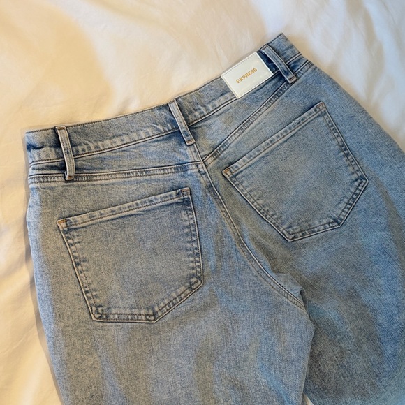 Express High Waisted Light Wash Pleated Wide Leg Jeans | 4R - Picture 6 of 11